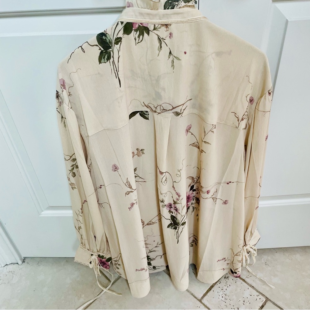 NWT Torrid Festi Ivory Floral Pleated Ruffle Neck Ribbon Accent Romantic Blouse - Picture 8 of 12